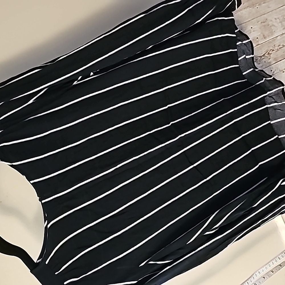 E🔹️H&M - Black,White, & Green Striped Longsleeved Blouse